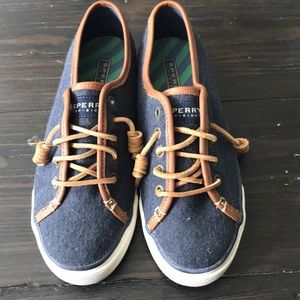 Sperry’s Perfect condition! Navy size 6.5 women’s